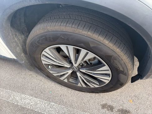 Used 2023 Nissan Rogue SV image 4