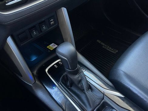 Used 2022 Toyota Corolla Cross XLE w/ Convenience Package FWD image 17