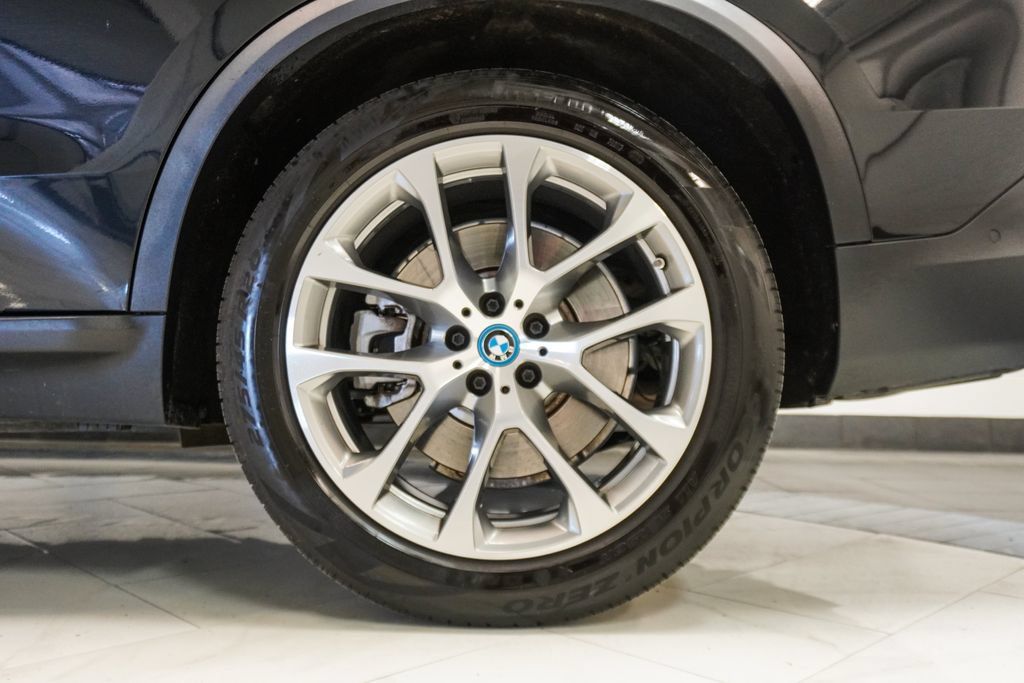 Used 2025 BMW X5 xDrive50e AWD/4WD image 36