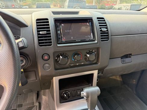 Used 2008 Nissan Pathfinder S AWD/4WD image 17