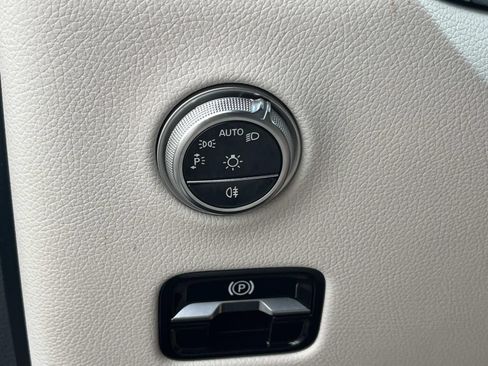 Certified 2025 Mercedes-Benz GLC 300 image 37