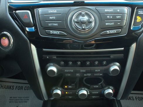 Used 2014 Nissan Pathfinder SV image 27