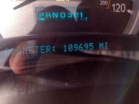 Used 2005 HUMMER H2 SUT w/ Preferred Equipment Group image 11