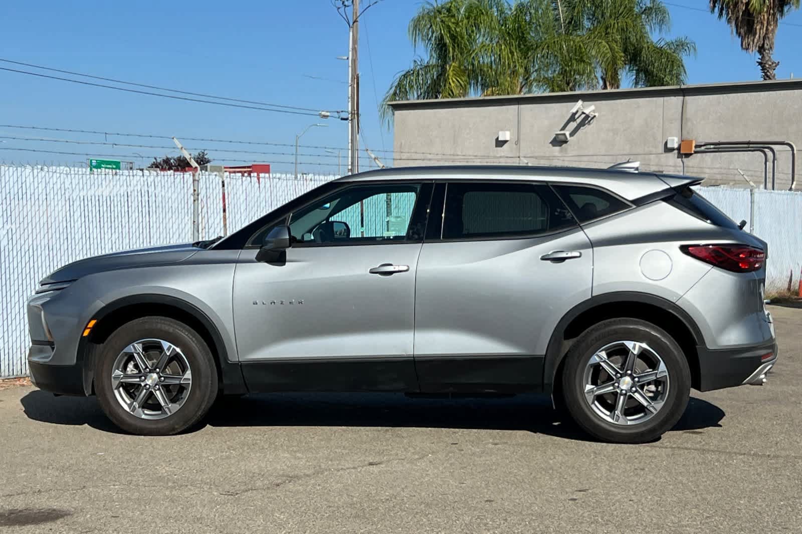 Used 2023 Chevrolet Blazer LT FWD image 2