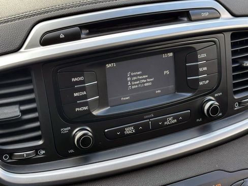 Used 2017 Kia Sorento LX image 24