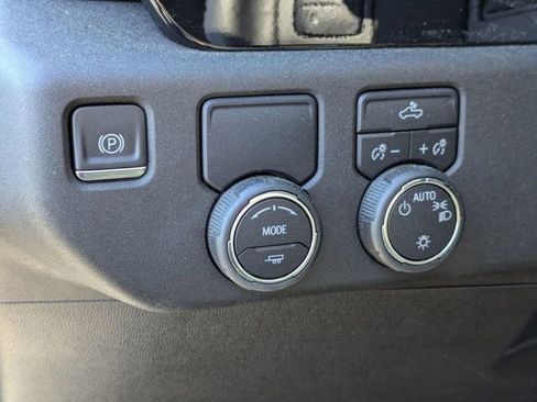 Used 2023 Chevrolet Silverado 1500 LT image 14