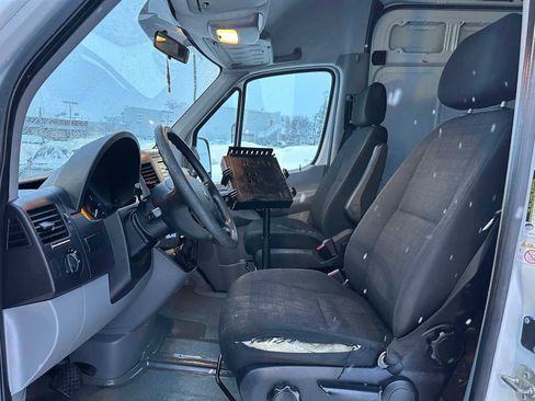 Used 2015 Freightliner Sprinter 2500 image 21