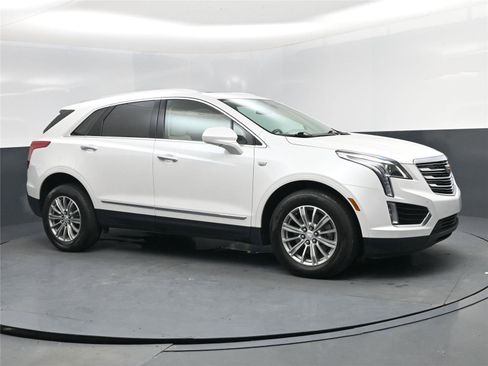 Used 2017 Cadillac XT5 Luxury w/ Driver Awareness Package image 2