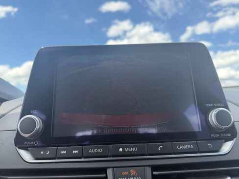Used 2025 Nissan Altima 2.5 SV FWD image 27
