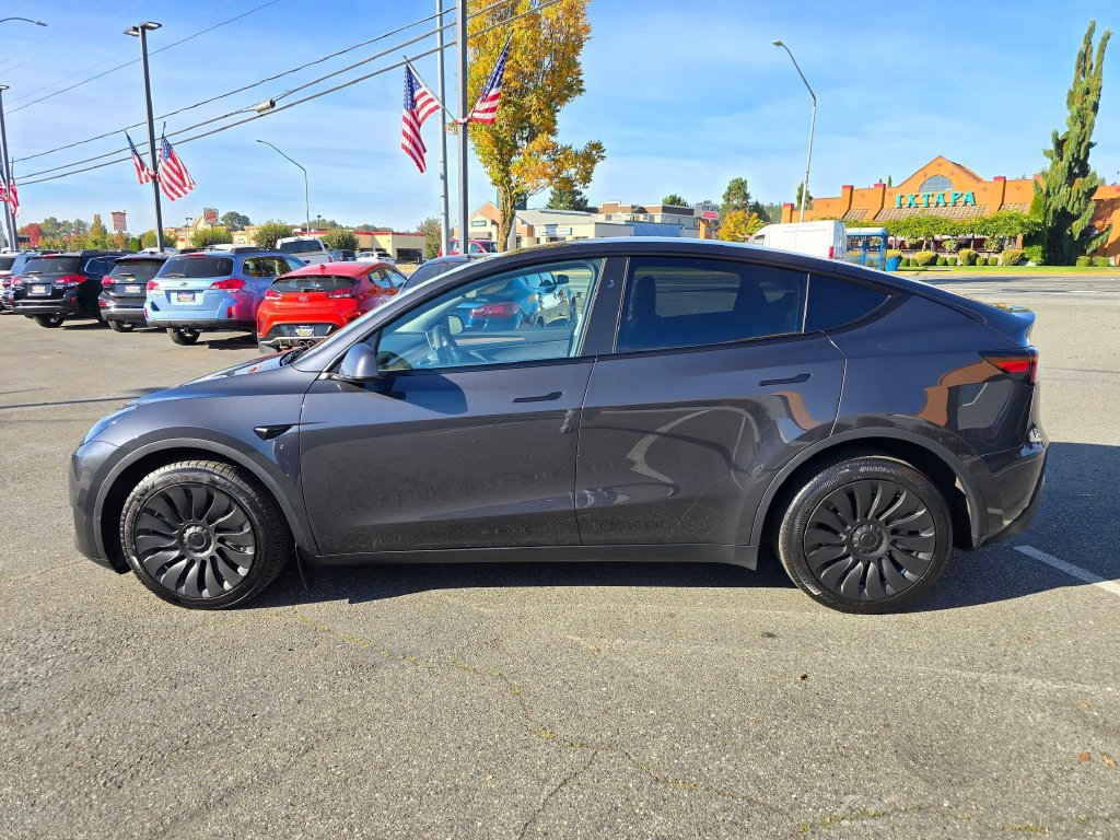 Used 2024 Tesla Model Y Long Range AWD/4WD image 4