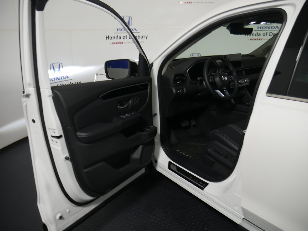 New 2026 Honda Pilot Touring image 11