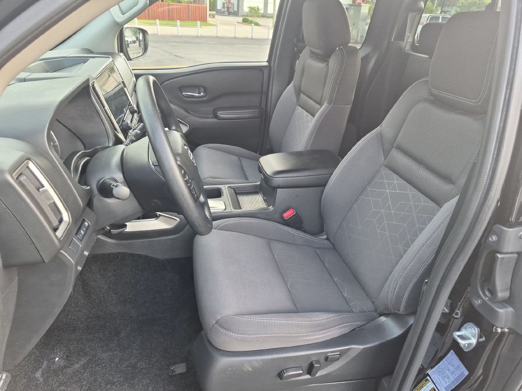 Used 2025 Nissan Frontier SV RWD image 11