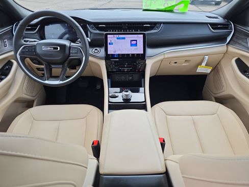 Used 2024 Jeep Grand Cherokee L Limited image 10