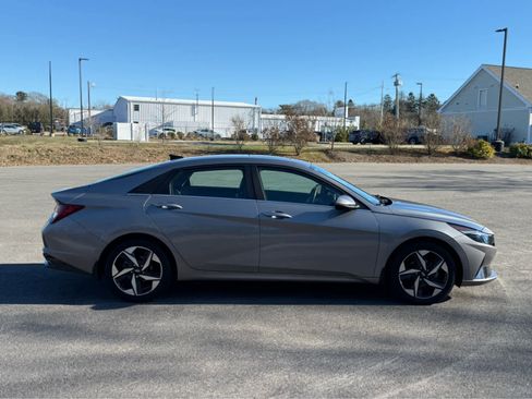 Used 2023 Hyundai Elantra Limited image 8