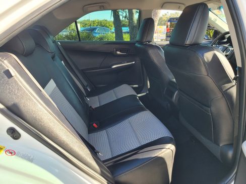 Used 2013 Toyota Camry SE image 16