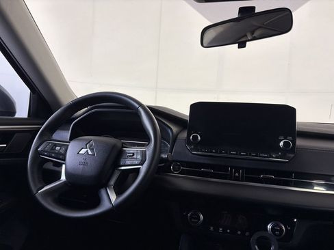 Used 2024 Mitsubishi Outlander SE image 22