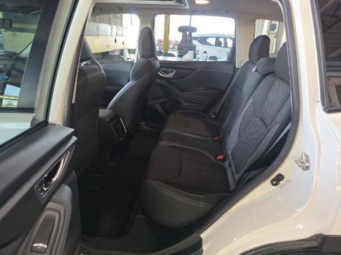 Used 2019 Subaru Forester Premium AWD/4WD image 4