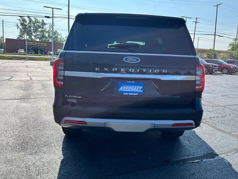 Used 2022 Ford Expedition Platinum AWD/4WD image 5