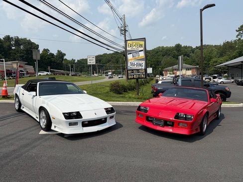 Used 1991 Chevrolet Camaro Z28 RWD image 2