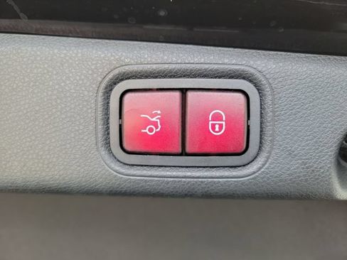 Used 2018 Mercedes-Benz E 300 image 11