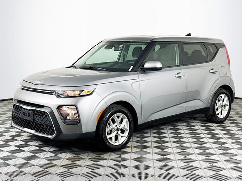 Used 2022 Kia Soul LX w/ Technology Package image 4