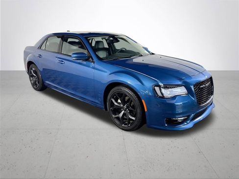 Used 2023 Chrysler 300 Touring L w/ Popular Equipment Group image 4