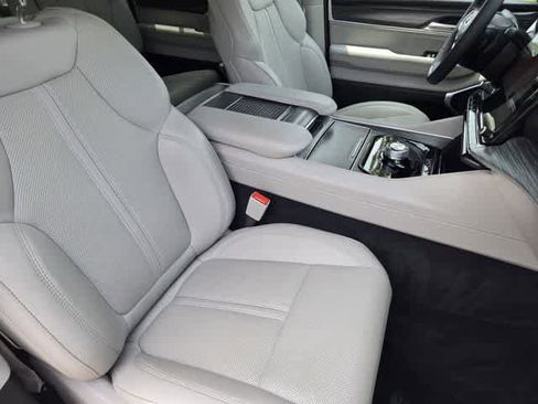 Used 2024 Jeep Wagoneer Series II w/ Premium Group I RWD image 22