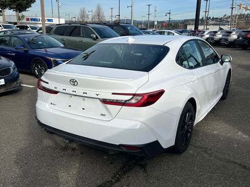 Used 2025 Toyota Camry SE image 6