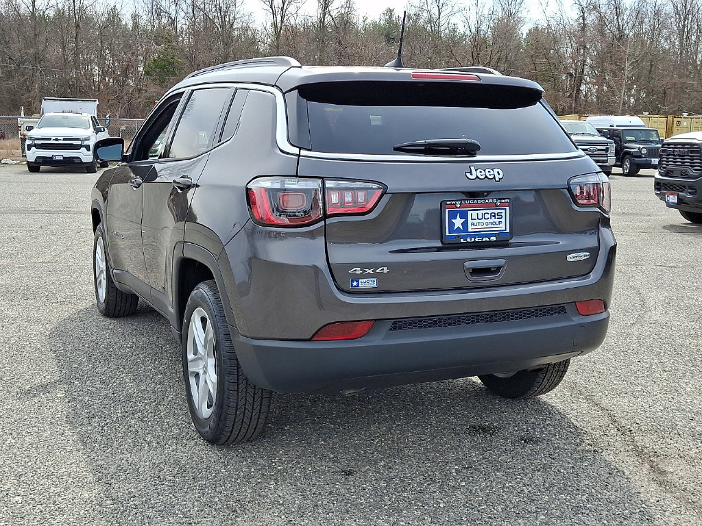 Used 2023 Jeep Compass Latitude AWD/4WD image 9