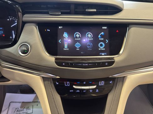 Used 2017 Cadillac XT5 Luxury w/ Driver Awareness Package AWD/4WD image 18