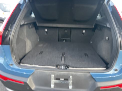 Used 2025 Volvo XC40 B5 Plus image 24