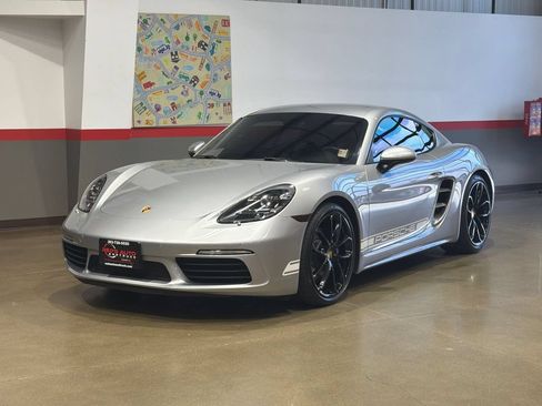 Used 2024 Porsche 718 Cayman RWD image 9