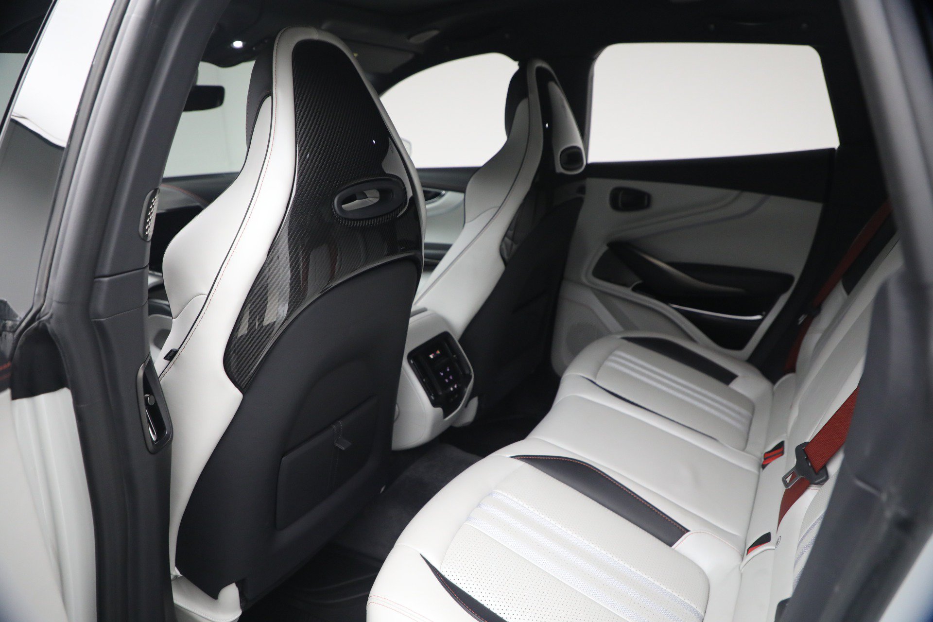 Used 2025 Aston Martin DBX 707 AWD/4WD image 16