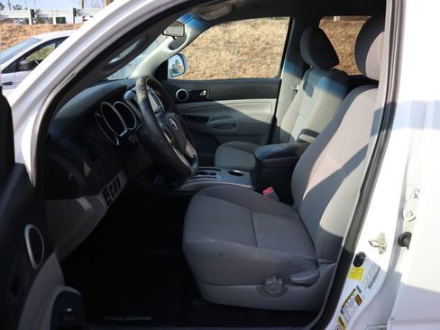 Used 2014 Toyota Tacoma PreRunner w/ SR5 Package image 9