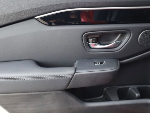 New 2025 Honda Pilot Touring image 26