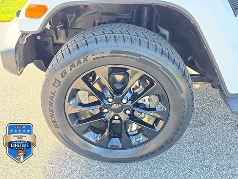 Used 2021 Jeep Wrangler Unlimited Sahara w/ Cold Weather Group AWD/4WD image 7