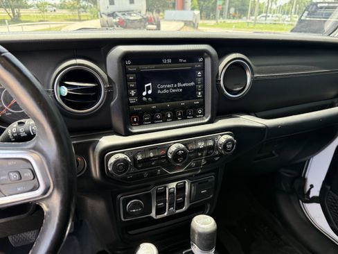 Used 2020 Jeep Wrangler Unlimited Sahara AWD/4WD image 19