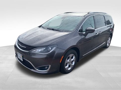 Used 2017 Chrysler Pacifica Touring-L Plus w/ Advanced Safetytec Group image 2