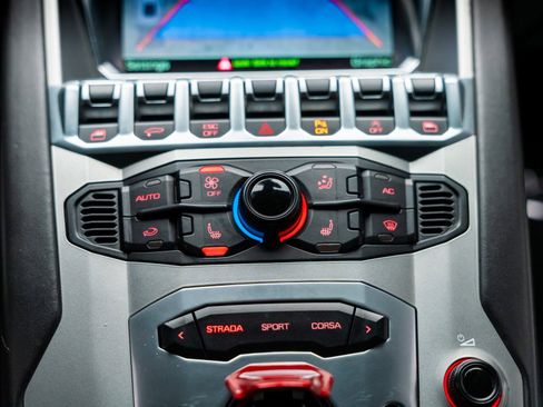 Used 2013 Lamborghini Aventador LP 700-4 image 58