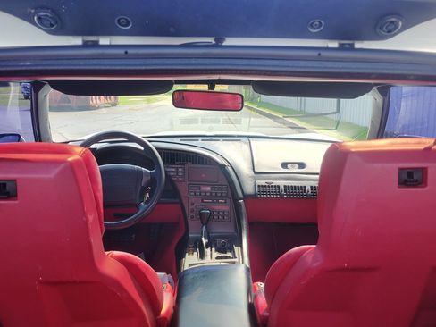 Used 1990 Chevrolet Corvette Coupe RWD image 16