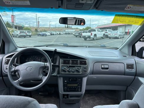 Used 2000 Toyota Sienna LE FWD image 6