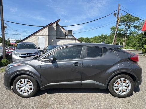 Used 2021 Toyota C-HR LE FWD image 8