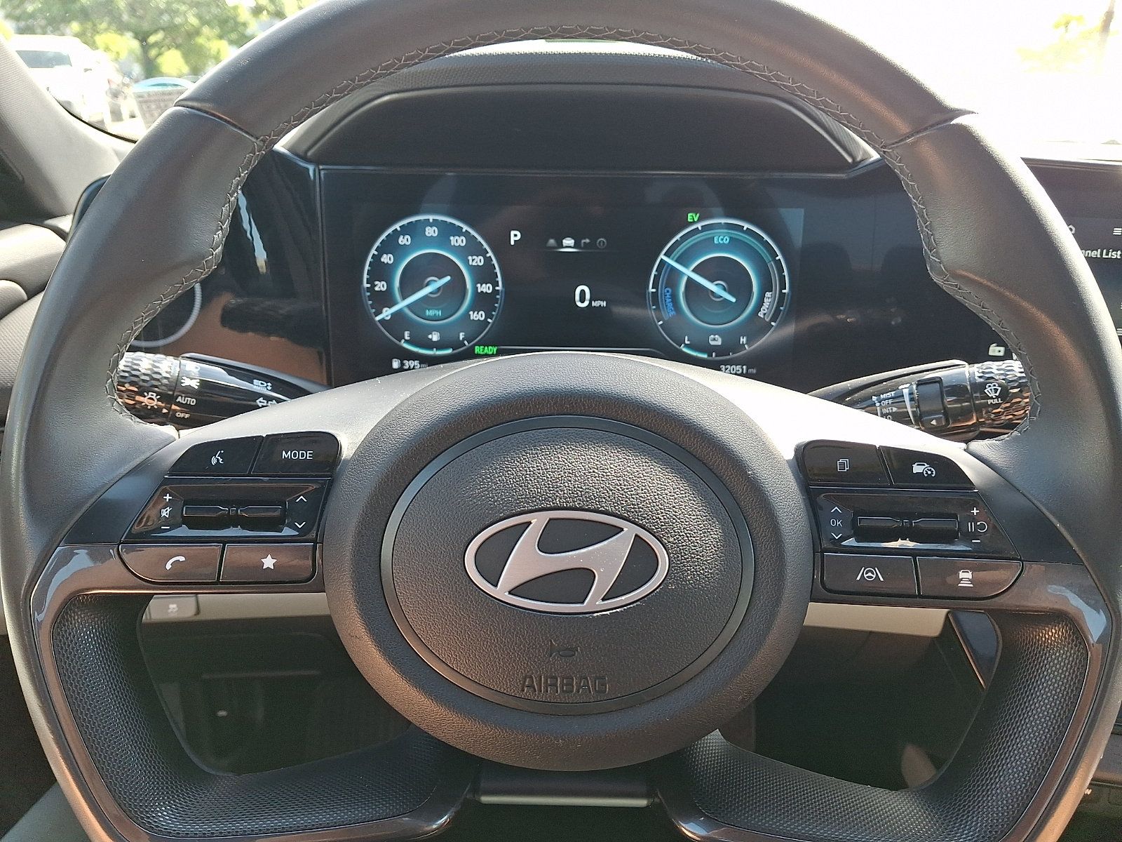Certified 2025 Hyundai Elantra Limited FWD image 19