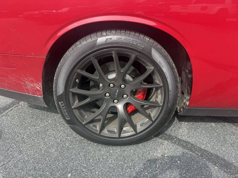 Used 2016 Dodge Challenger SRT Hellcat RWD image 5