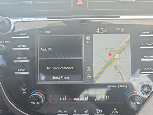 Used 2020 Toyota Camry XLE w/ Sunroof Package FWD image 19