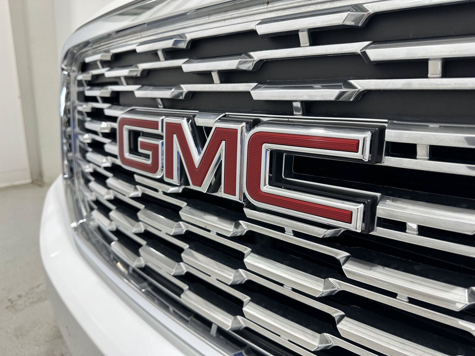 Used 2019 GMC Yukon Denali w/ Open Road Package AWD/4WD image 30