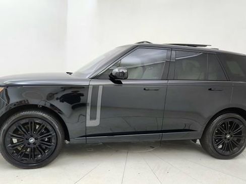Used 2023 Land Rover Range Rover SE AWD/4WD image 3