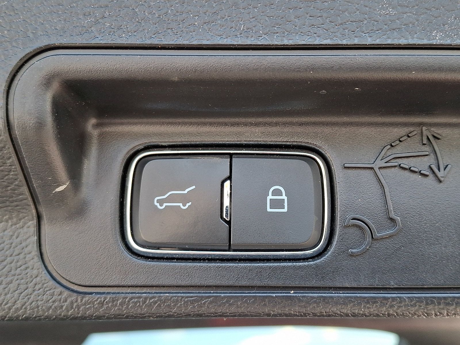 Used 2023 Ford Explorer XLT AWD/4WD image 30