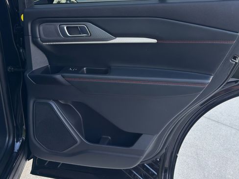 Used 2025 Ford Explorer ST-Line w/ ST-Line Street Pack image 20