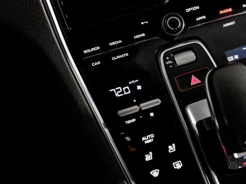 Used 2021 Porsche Panamera image 28